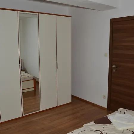 Kamzik Apartman *